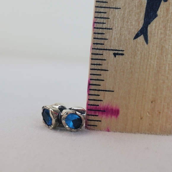 Chamilia Blue Cross Bead - Picture 10 of 10